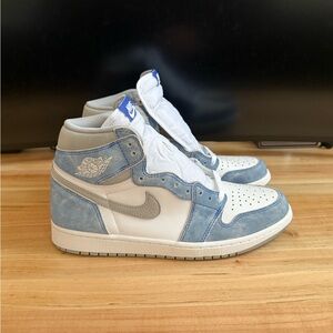 Jordan 1 Hyper Royal